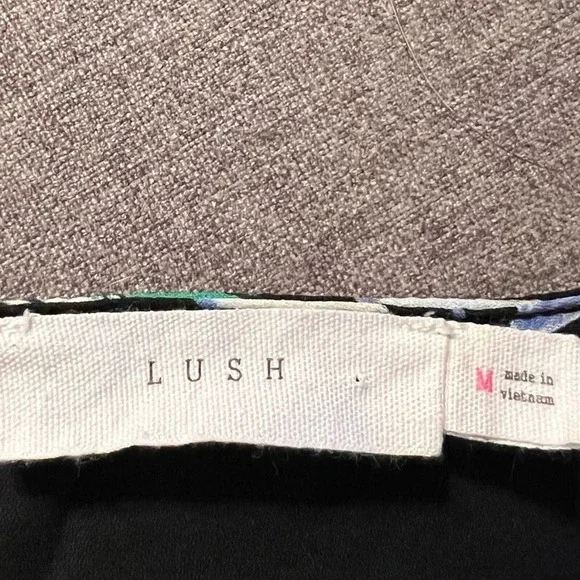 Lush Flowy lightweight Leaf Print Blouse size medium‎  tunic - Picture 4 of 4